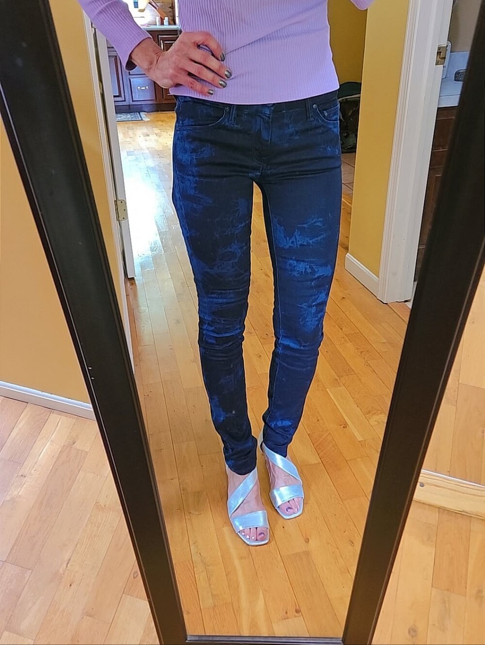 MOTHER These are Mother The Looker jeans in a blue "Rebel in Silk" tie-dye print
